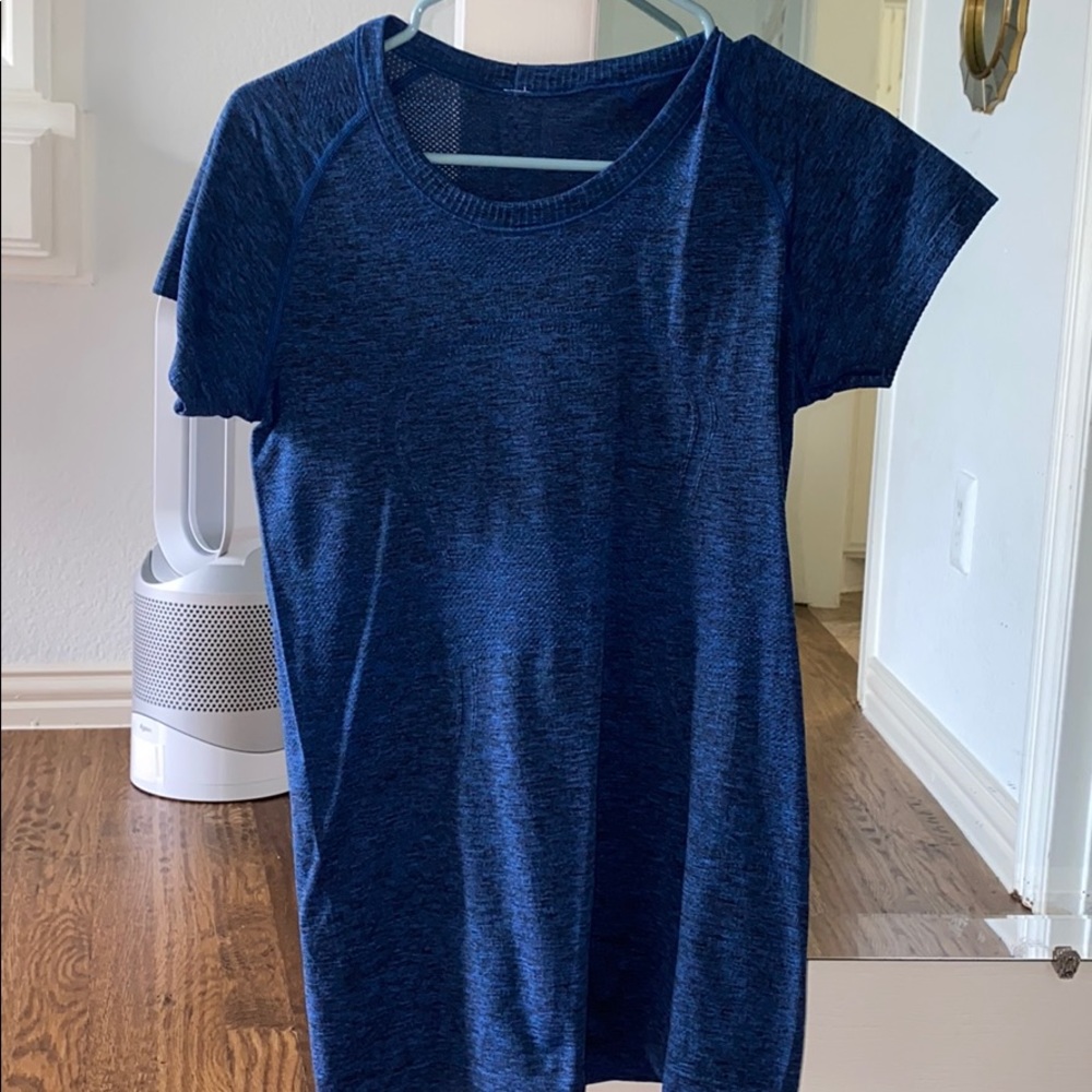 dark blue lululemon top